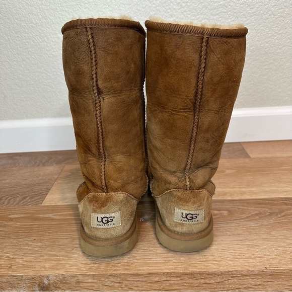 UGG Australia Classic Tall Chestnut Brown Suede Boots, Size 6 - Picture 8 of 11